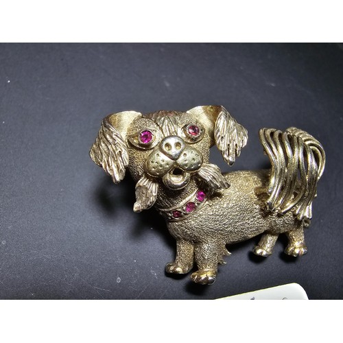 251 - Good vintage art deco 925 Sterling Silver Gilt brooch in the form of a Pekingese dog inset with pink... 