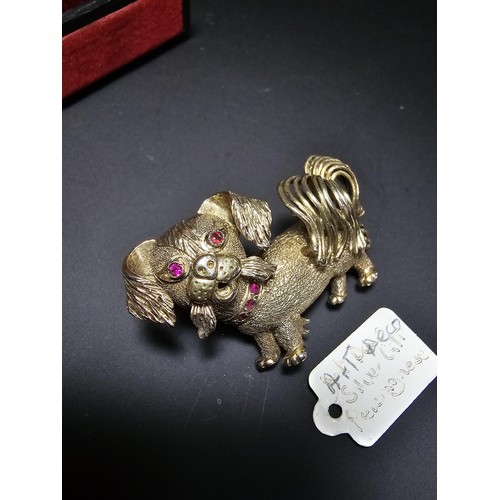 251 - Good vintage art deco 925 Sterling Silver Gilt brooch in the form of a Pekingese dog inset with pink... 