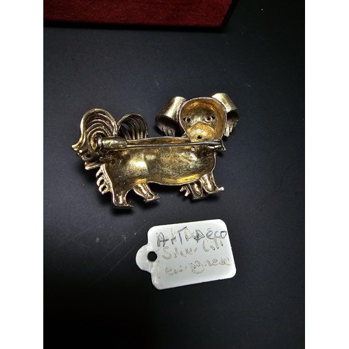 251 - Good vintage art deco 925 Sterling Silver Gilt brooch in the form of a Pekingese dog inset with pink... 