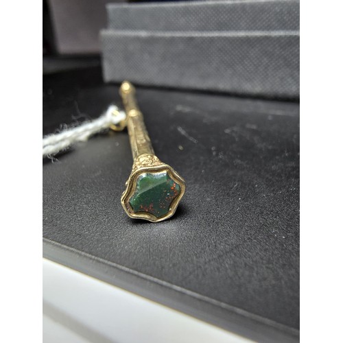 260 - 9ct Yellow Gold propelling Pencil having an engraved design and inset with a bloodstone to the end i... 