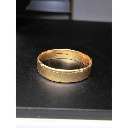 261 - Hallmarked 9ct Yellow Gold Plain Band Wedding Ring. Weight of 2.5 grams - Size P, good clean conditi... 