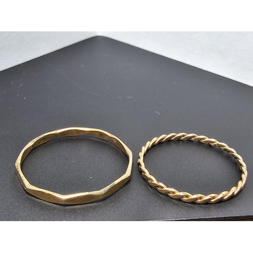 275 - 2x 9ct Yellow Gold Rings Both appear unmarked but test as 9ct Yellow Gold, The 2x rings have a combi... 