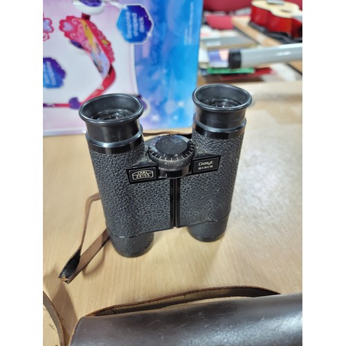 66 - A pair of good quality vintage Carl Zeiss Dialyt 8x30B binoculars with their original case and instr... 