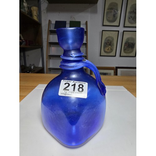 218 - 5x good quality art glass pieces to include a stunning blue ribbed glass vase with amber glass handl... 