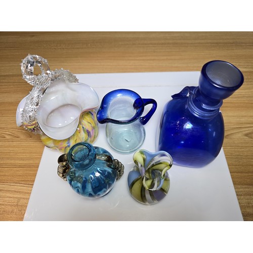 218 - 5x good quality art glass pieces to include a stunning blue ribbed glass vase with amber glass handl... 