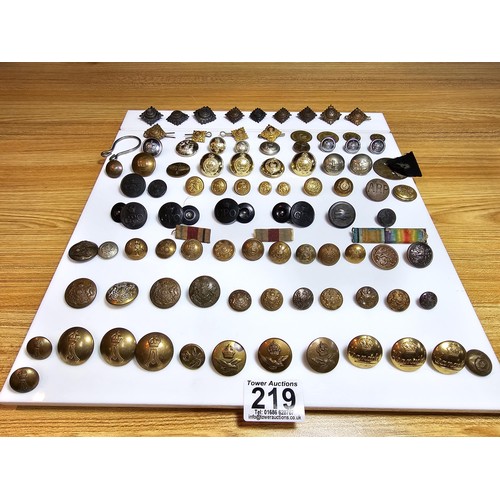 219 - Large suite of various military buttons from various regiments, please study photos for more details... 