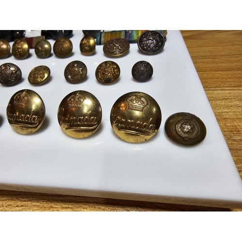 219 - Large suite of various military buttons from various regiments, please study photos for more details... 