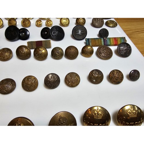 219 - Large suite of various military buttons from various regiments, please study photos for more details... 