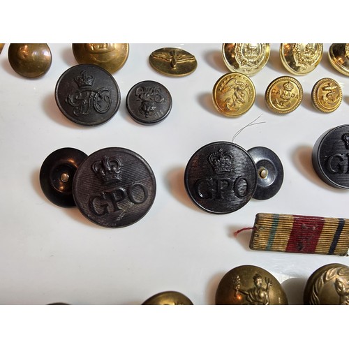 219 - Large suite of various military buttons from various regiments, please study photos for more details... 