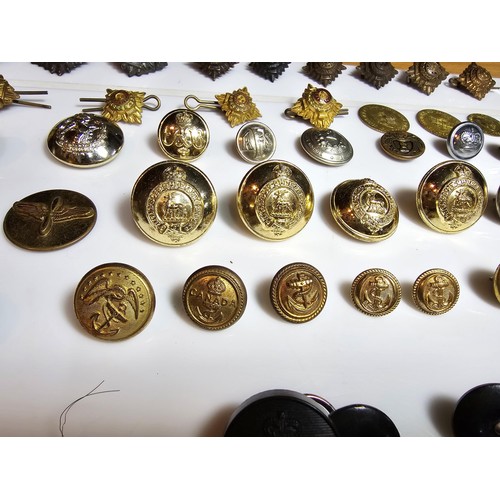 219 - Large suite of various military buttons from various regiments, please study photos for more details... 