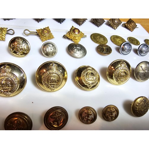 219 - Large suite of various military buttons from various regiments, please study photos for more details... 