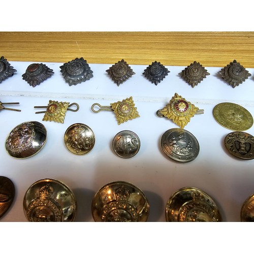 219 - Large suite of various military buttons from various regiments, please study photos for more details... 