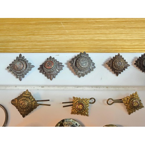 219 - Large suite of various military buttons from various regiments, please study photos for more details... 