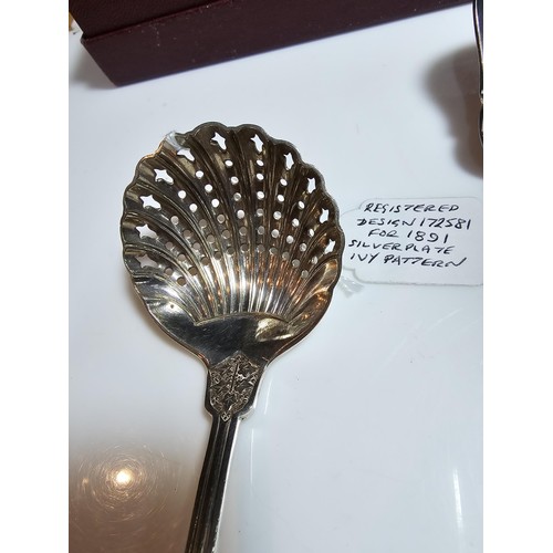 223 - Qty of antique collectables to inc an ornate Edwardian sifter spoon with an ivy pattern, a kings pat... 