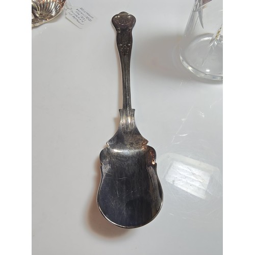 223 - Qty of antique collectables to inc an ornate Edwardian sifter spoon with an ivy pattern, a kings pat... 