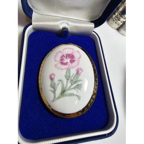 225 - A boxed as new unused Stratton compact, one other stratton compact, cased ceramic Aynsley Floral bro... 