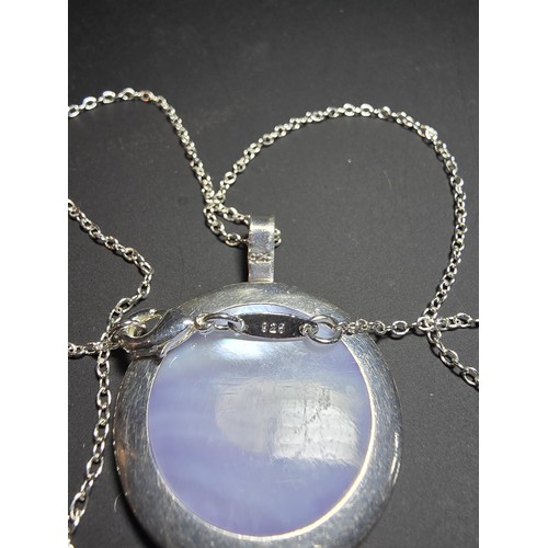 232 - Stunning 925 silver pendant inset with blue/purple Mother of pearl present excellent flashing colour... 