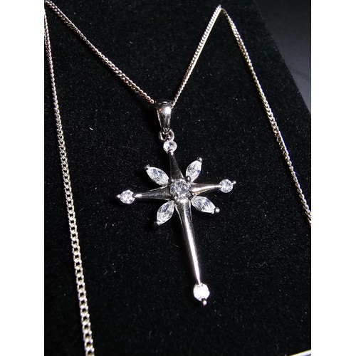 242 - Pretty 925 silver Star formed pendant inset with sparkly cz crystal stones set on a 18