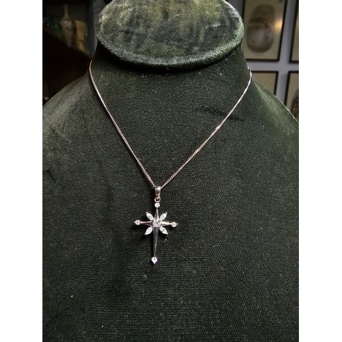 242 - Pretty 925 silver Star formed pendant inset with sparkly cz crystal stones set on a 18