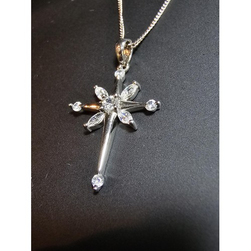 242 - Pretty 925 silver Star formed pendant inset with sparkly cz crystal stones set on a 18