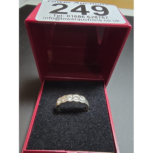 249 - 925 silver 5 stone ring inset with sparkly cz crystal stones, in good clean condition boxed size K