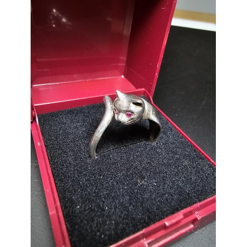 250 - Vintage Pretty 925 silver cat formed ring, featuring genuine ruby stones for the eyes, display very ... 