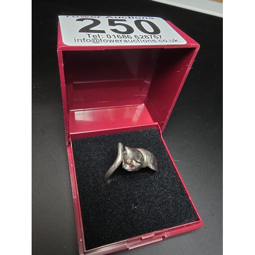 250 - Vintage Pretty 925 silver cat formed ring, featuring genuine ruby stones for the eyes, display very ... 