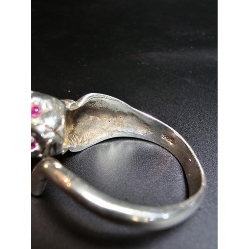 250 - Vintage Pretty 925 silver cat formed ring, featuring genuine ruby stones for the eyes, display very ... 