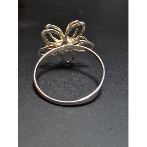 254 - Pretty 925 silver flower formed ring inset with a crystal cz stone, in good clean condition boxed si... 