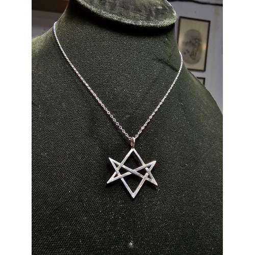 255 - 925 silver pendant in the form of a hexagram set on a 18