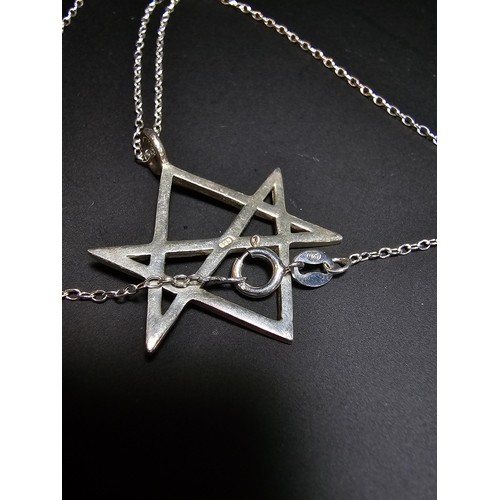 255 - 925 silver pendant in the form of a hexagram set on a 18