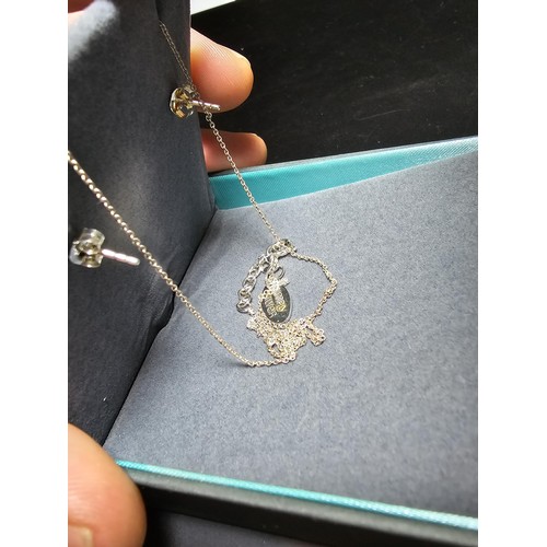 268 - As new 925 silver matching jewellery set to inc. pendant inset with cz stone and faux pearl along wi... 