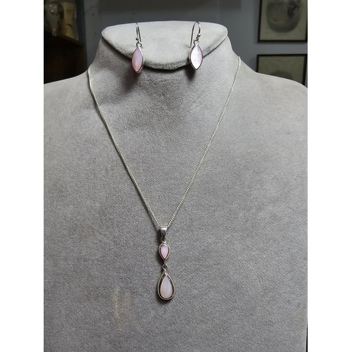 271 - 925 silver matching jewellery set to inc. a drop pendant inset with pink mother of pearl, on a 18