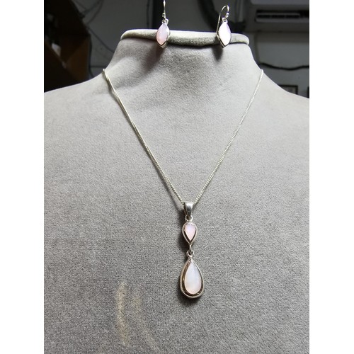 271 - 925 silver matching jewellery set to inc. a drop pendant inset with pink mother of pearl, on a 18