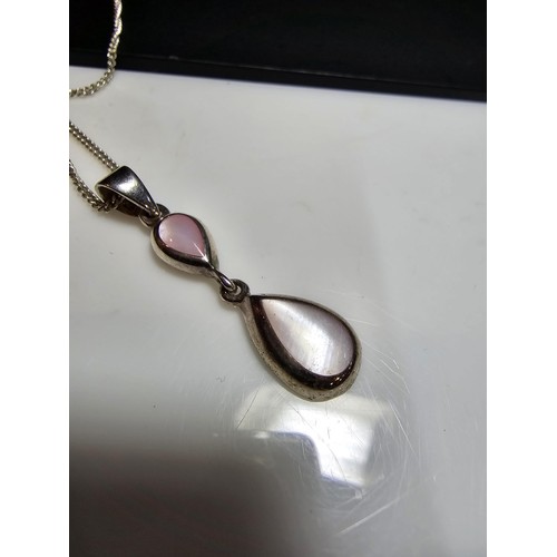 271 - 925 silver matching jewellery set to inc. a drop pendant inset with pink mother of pearl, on a 18