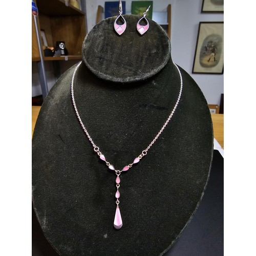 272 - 925 silver matching jewellery set to inc. a drop pendant inset with pink mother of pearl, on a 18