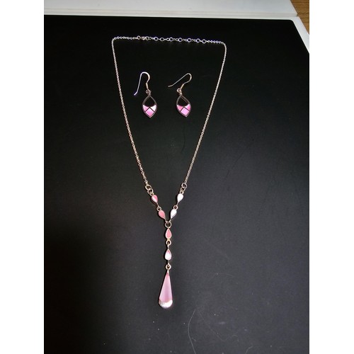 272 - 925 silver matching jewellery set to inc. a drop pendant inset with pink mother of pearl, on a 18