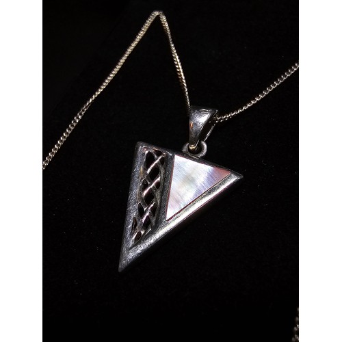 273 - Pretty 925 silver triangular pendant inset with pink mother of pearl, on a 18