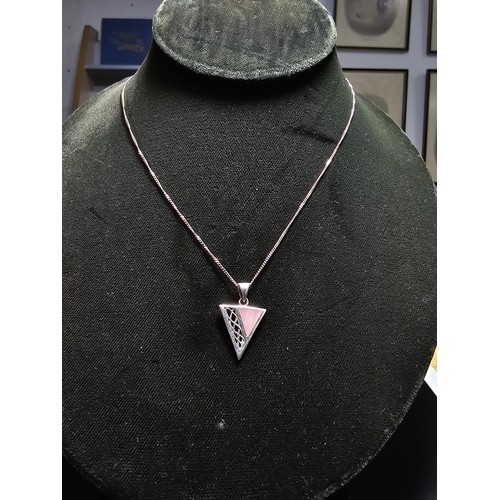 273 - Pretty 925 silver triangular pendant inset with pink mother of pearl, on a 18