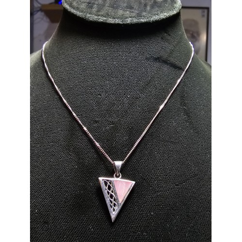 273 - Pretty 925 silver triangular pendant inset with pink mother of pearl, on a 18