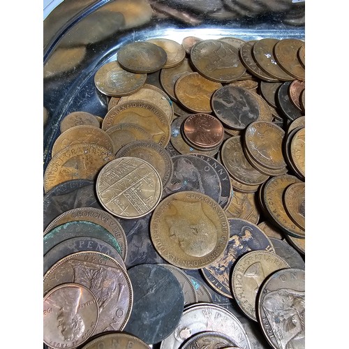 289 - A large tin full of vintage and antique copper coins mostly british, please study photos for more de... 