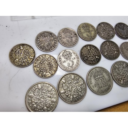 299 - Qty of 17x British Pre 1947 silver coins to inc. sixpences and threepences. Total weight of 30.2g