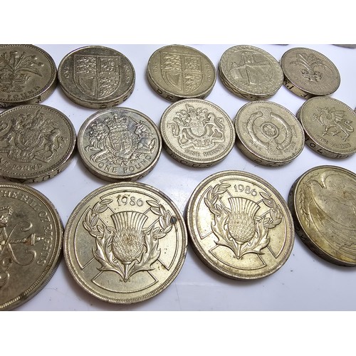 301 - Qty of old British coinage to inc. 4x old style £2 coins, 12x old style £1 coins, 5x old style 50p c... 