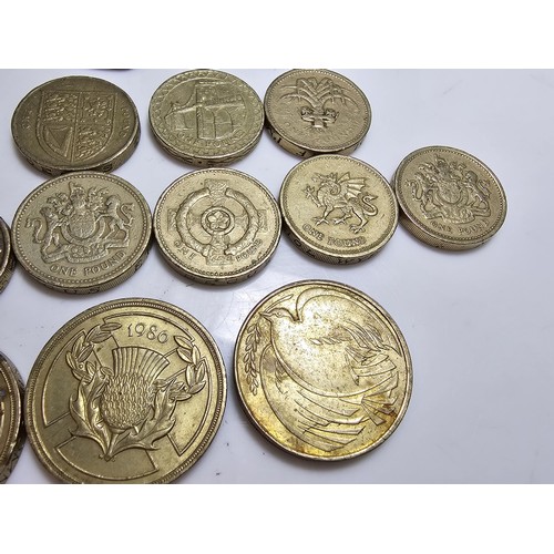 301 - Qty of old British coinage to inc. 4x old style £2 coins, 12x old style £1 coins, 5x old style 50p c... 