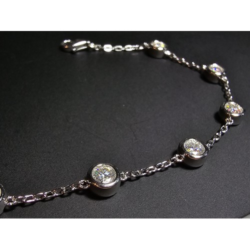 315 - Stunning brand new 925 Silver bracelet inset with 8x Moissanite Diamond Gem Stones, each stone is 0.... 