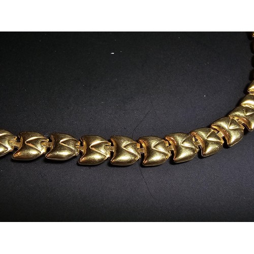 319 - Hallmarked 18ct Yellow Gold Neck chain with an unusual link design, Total weight of 25.5 grams in ex... 