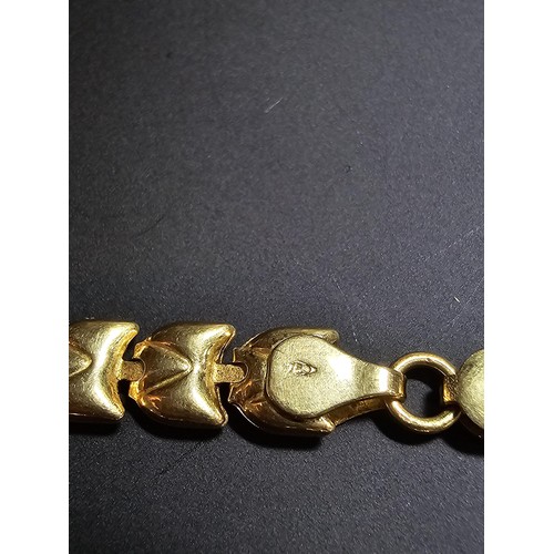 319 - Hallmarked 18ct Yellow Gold Neck chain with an unusual link design, Total weight of 25.5 grams in ex... 