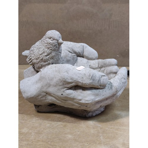 510 - A concrete hand formed bird bath depicting a bird to the back, very well executed. Height of 20cm, l... 