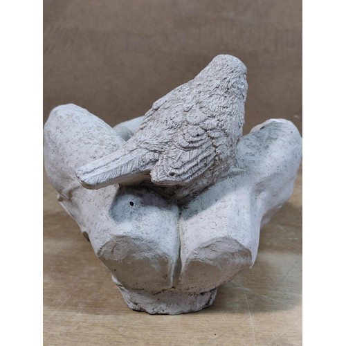 510 - A concrete hand formed bird bath depicting a bird to the back, very well executed. Height of 20cm, l... 