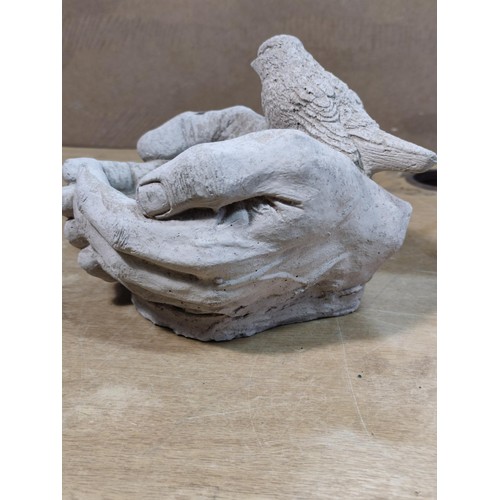 510 - A concrete hand formed bird bath depicting a bird to the back, very well executed. Height of 20cm, l... 